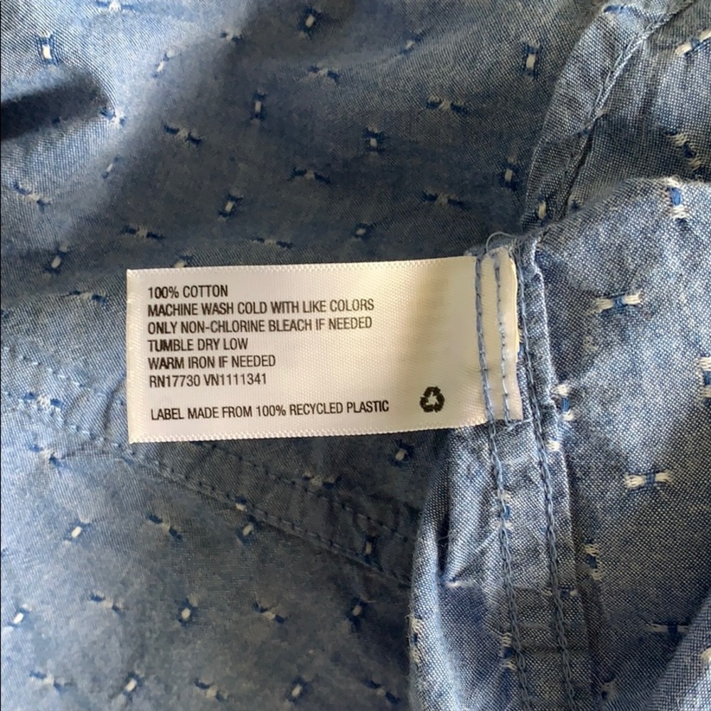 🎈 DONATED 🎈 patterned half button up - Picture 6 of 6